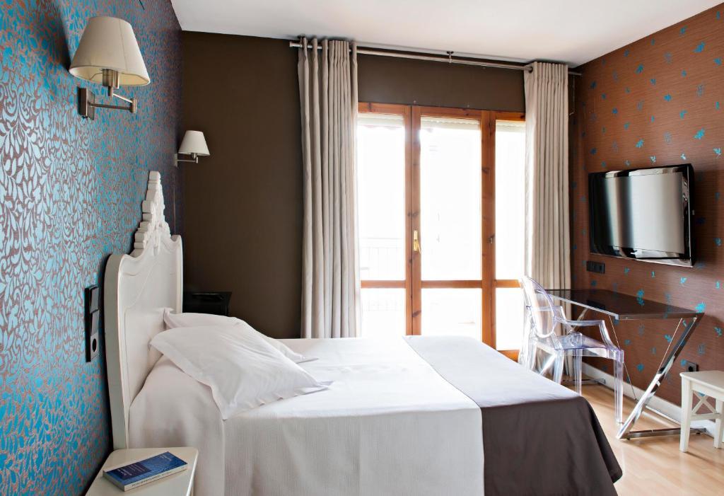 Hostal Un Punto Chic-Joaquin Costa Huesca Habitación foto