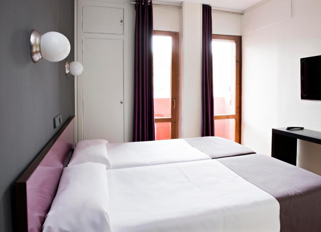 Hostal Un Punto Chic-Joaquin Costa Huesca Habitación foto