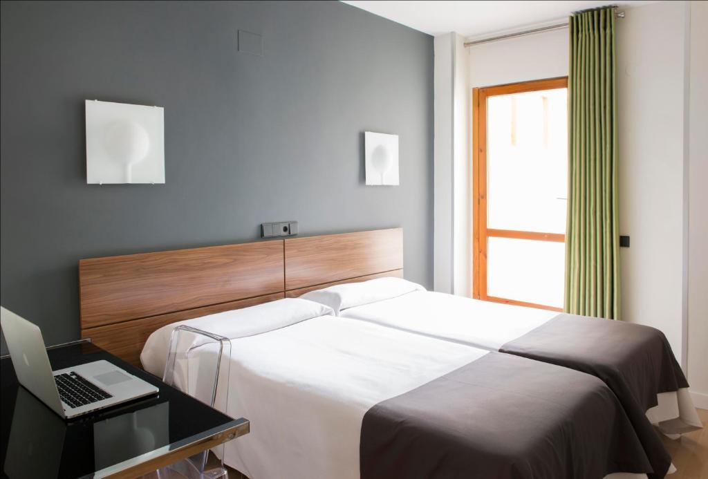 Hostal Un Punto Chic-Joaquin Costa Huesca Habitación foto