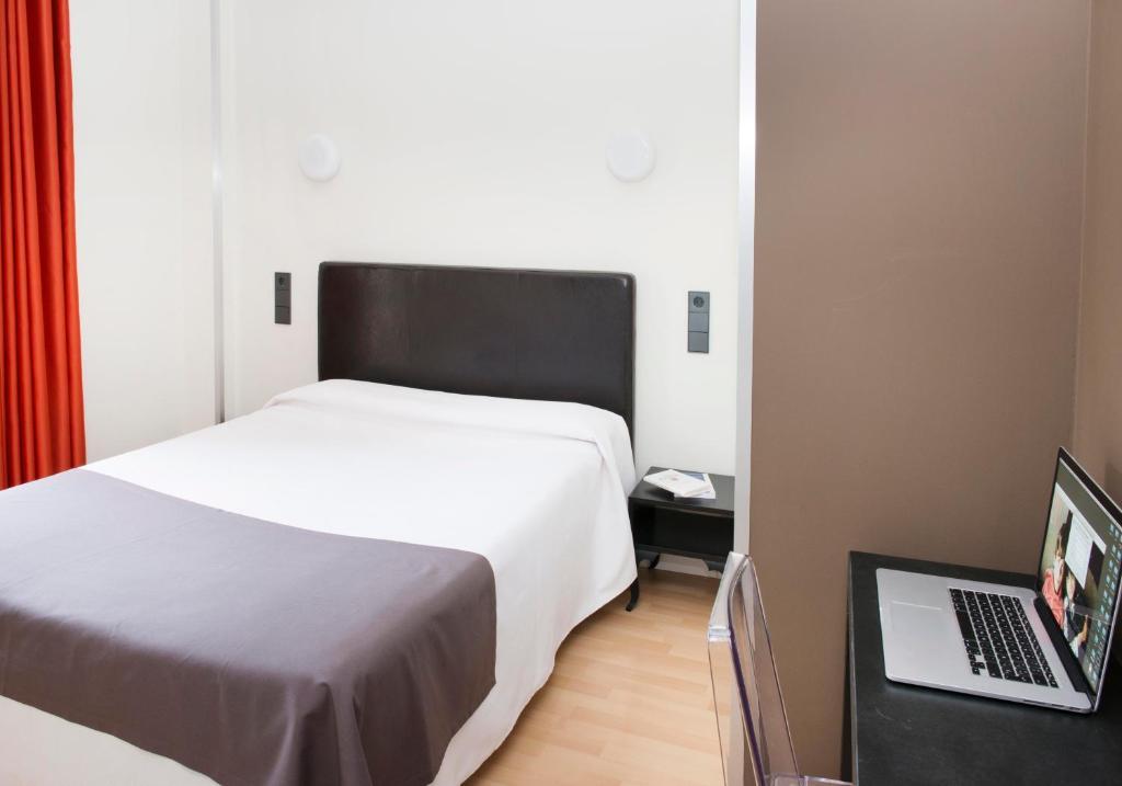 Hostal Un Punto Chic-Joaquin Costa Huesca Habitación foto